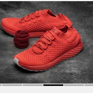 No Bull woman size 8 reflective knit runners, like new condition